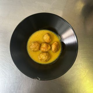 Albóndigas en salsa de almendras