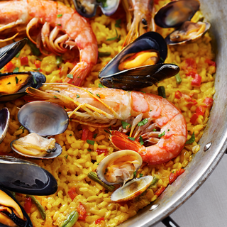 Paella de 13:30 a 16 jueves de carne - domingo mixta.