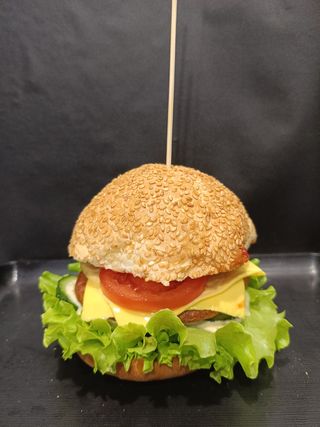 Гамбургер з котлетою (300г)