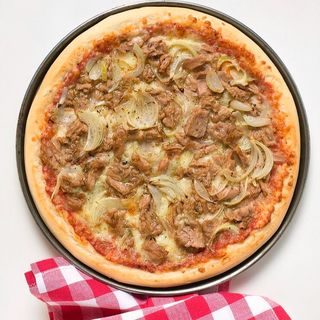 Tuna pizza