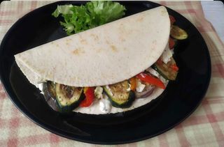 Squacquerone, melanzane e peperoni grigliati, zucchine grigliate