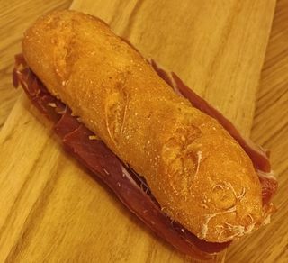 Bocadillo de Serrano tomate (barrita)