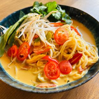 Makaron z kurczakiem w sosie kokosowo-cytrynowym 