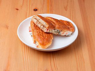 Багет с говядиной (320г)