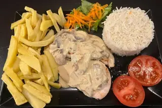 Bifinhos de Frango com Molho de Cogumelos