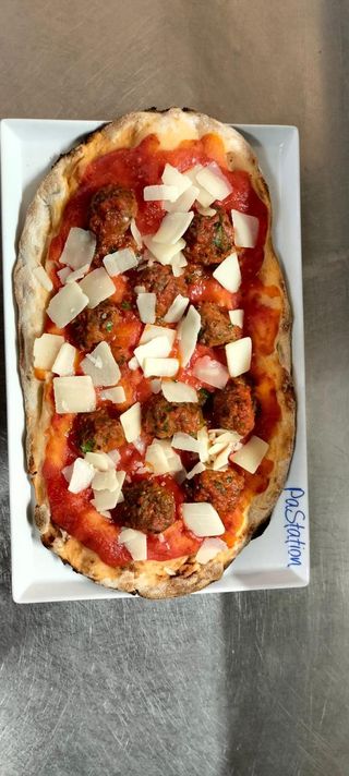 Pinsa con le meatballs