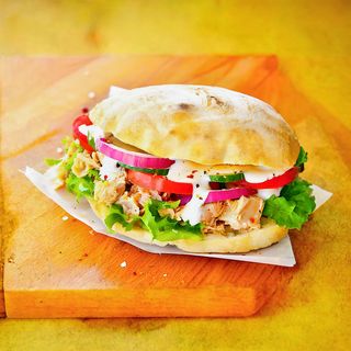 Piletina u domaćem tijestu sa sirom