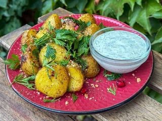 Картопля смажена на грилі з соусом тар-тар (250/50g)