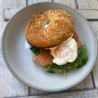 Salmón bagel