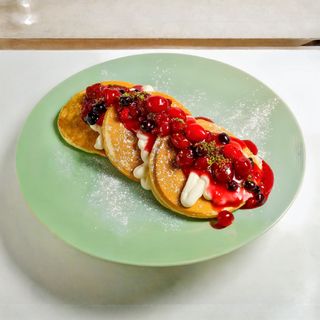 Панкейк с ягодным джемом  180 гр