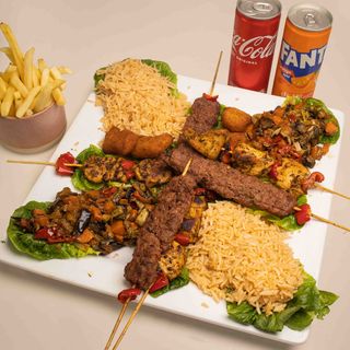 1/4 poulet grillé+plat brochette viande hachée +2sodas