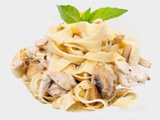 Фетучини с курицей и грибами
