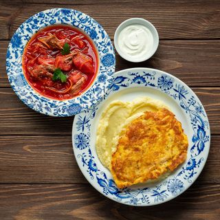 Мама спокійна: пюре, відбивна куряча та мамин борщ