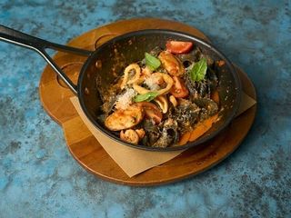 NEGRO PASTA SALSA DE TOMATE з морепродуктами