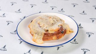 ხვეულა ნუშის კრემით/Raisin Roll with Almond Cream