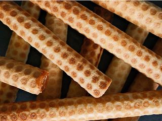 Трубочка зі згущеним молоком