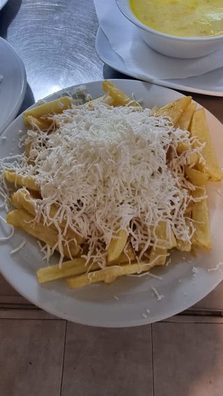 Пържени картофи със сирене (300г)