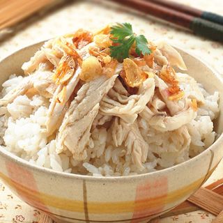 Pollo con arroz tres delicias