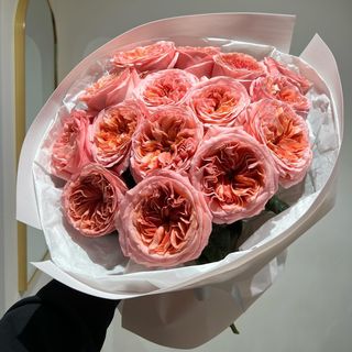 15 півоноподібних троянд 