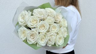 Bukiet White Rose, rozmiar M, 15 białych róż