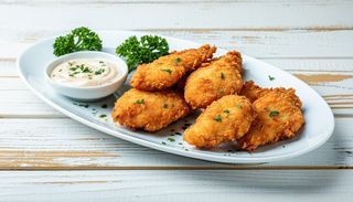 Półmisek polędwiczek drobiowych z sosem czosnkowym 300g