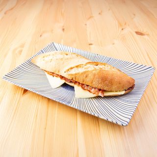 Bocadillo De Bacon Y Queso