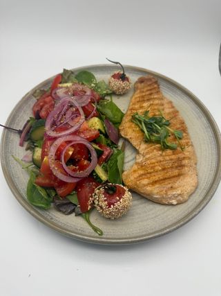 Steak de pui cu garnitură