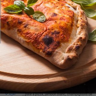 Pizza Calzone Royale 