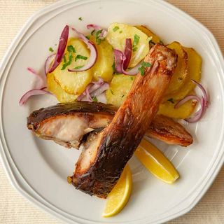 Dimljeni šaran s pomfritom