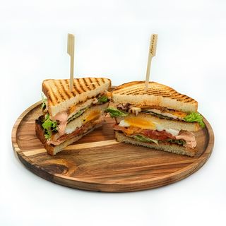 ბრიოშის ქლაბ-სენდვიჩი