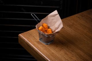 Фрі Брі з Журавлиним соусом (100/30г)