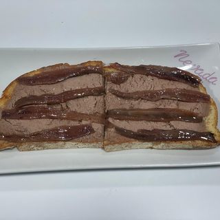 Tostada De Anchoas Del Cantábrico Con Paté De Campaña