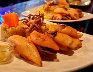 Lignje sa žara 250 gr + Corso torta