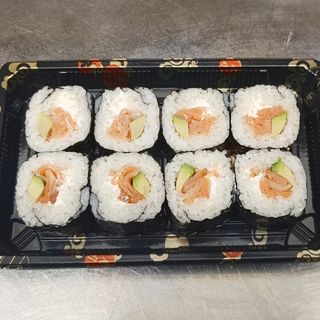 F8. Futomaki salmone fume - 8 pezzi
