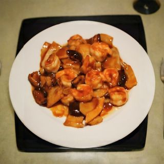 Gambas con bambú y setas chinas