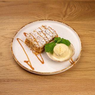 Szarlotka z jabłek grójeckich (220g)