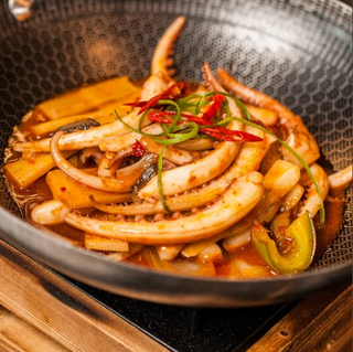 Scodella di fuoco con calamari