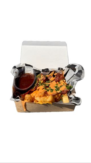 Frytki z bekonem i serem