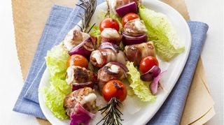 Spiedo insalata avvolta da pancetta