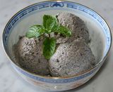 Gelato al sesamo nero