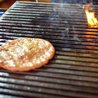 Mala pljeskavica sa kajmakom