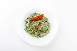 Spätzle bavaresi agli spinaci con fonduta di formaggio e speck