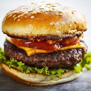 Hamburger con Uova e Bacon