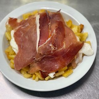 Tapa De Huevos Rotos Con Jamón Serrano Torre Núñez