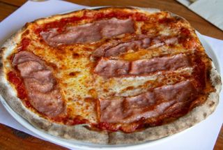 Pizze de pancetta (33 cm.)