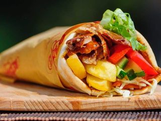 Пилешки дюнер в катма (900 гр.) + 1бр Coca Cola кен