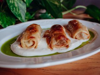 Млинці з яловичиною на соусі з крем-сиру (160g)