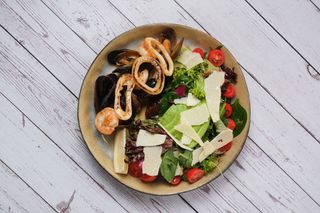 Salata cu fructe de mare