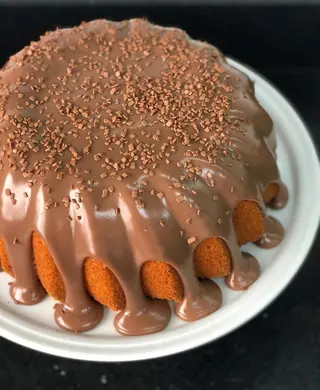 Bolo de Cenoura Com Cobertura (Fatia)