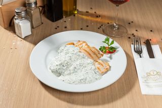 Piept de pui cu sos de mărar ca-n Banat